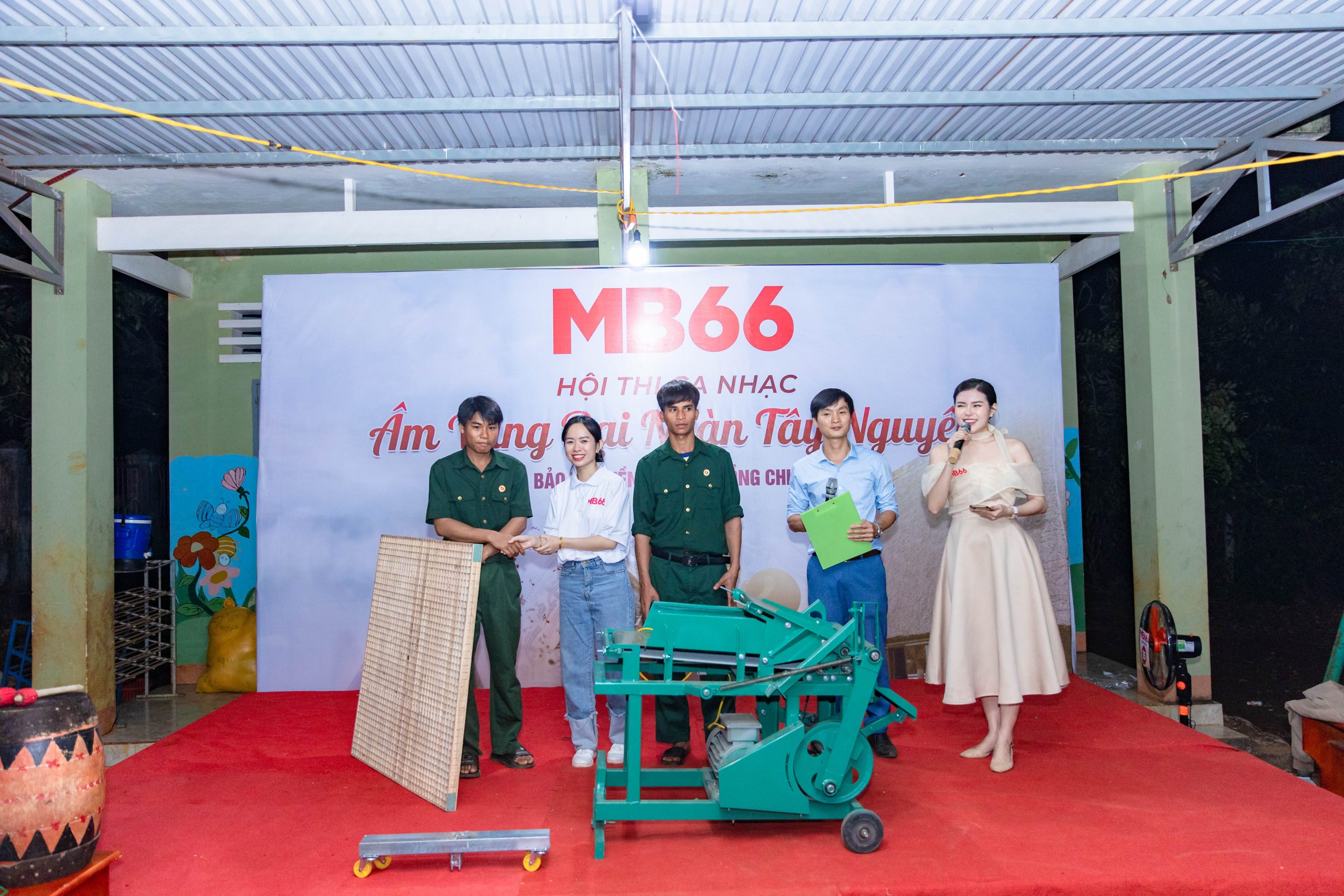 MB66 trao tặng những phần quà ý nghĩa đến bà con