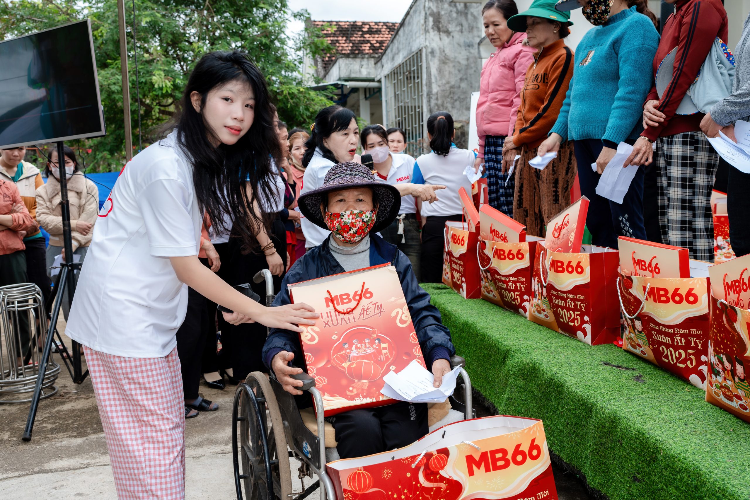MB66 trao tặng món quà ý nghĩa cho hộ gia đình và các em nhỏ