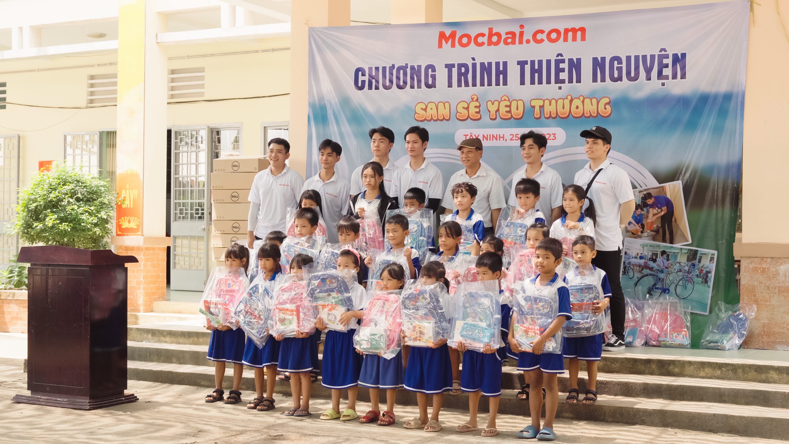 Mỗi món quà đều chứa đựng lời động viên, gieo hy vọng về tương lai tốt đẹp
