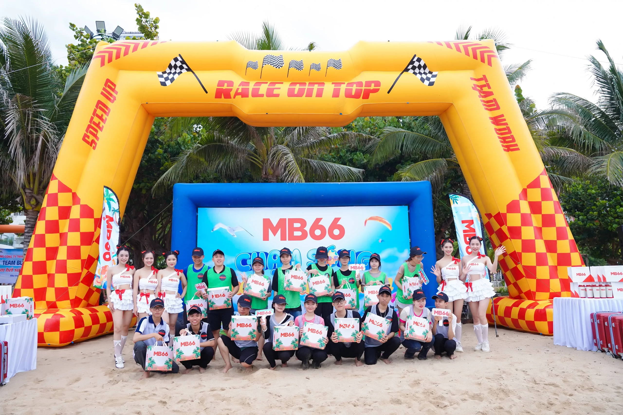 Chương trình Teambuilding Chạm sóng chạm thanh xuân