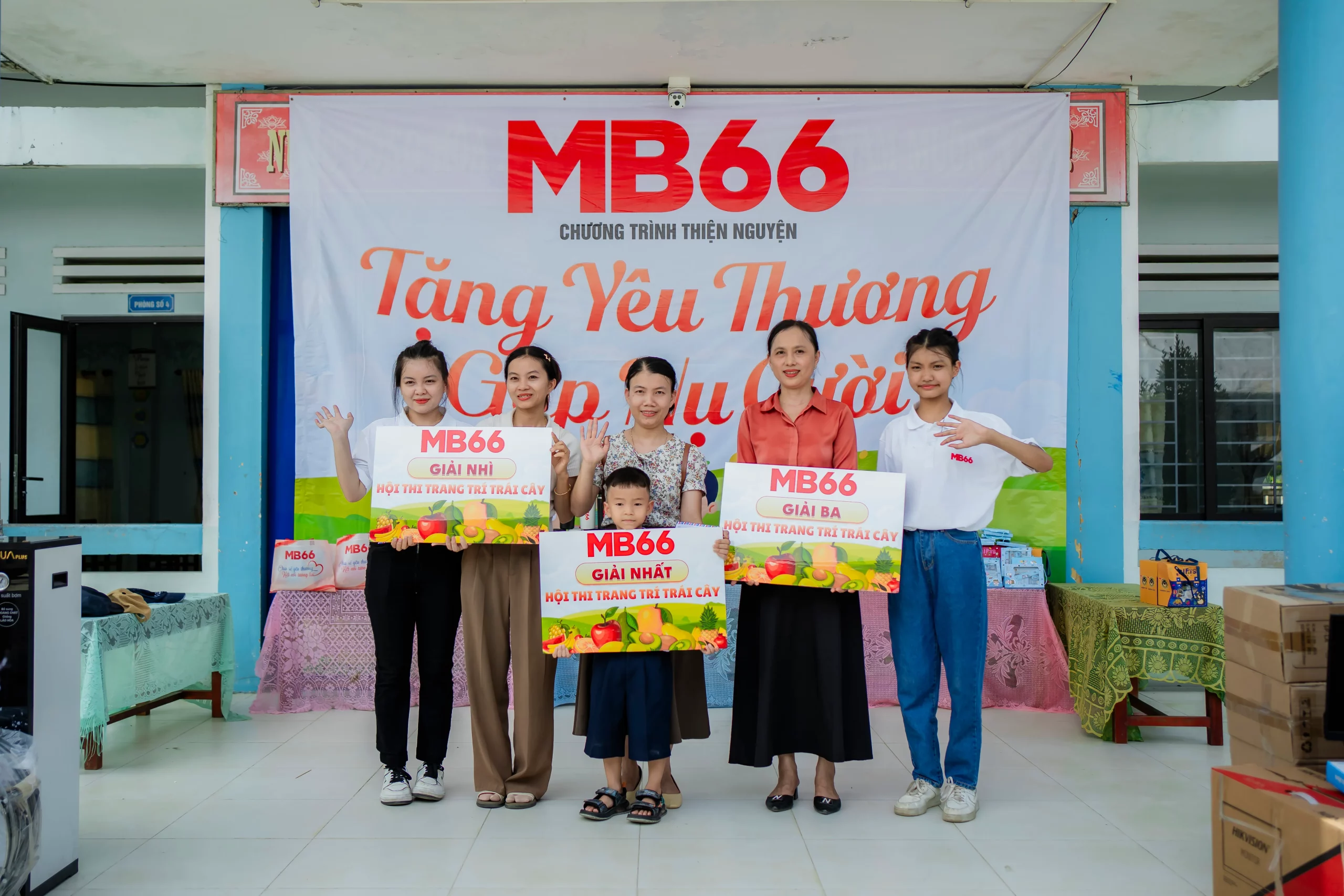 Các giải thưởng được trao đến những đội thắng cuộc