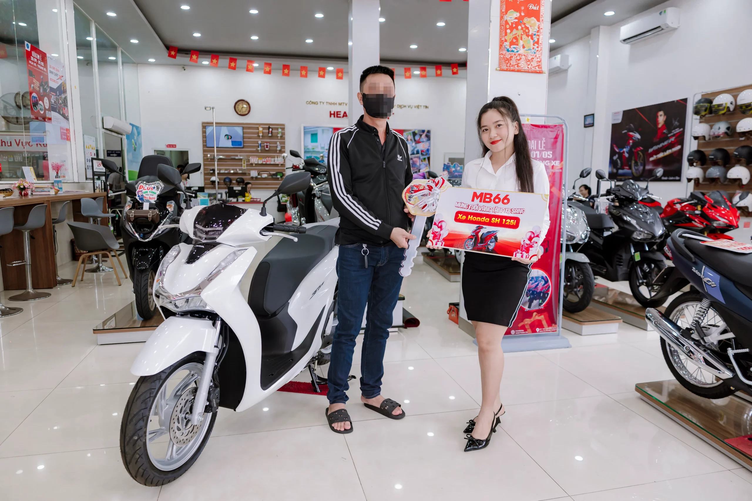 MB66 tổ chức lễ giao xe máy Honda SH 125i tại Sóc Trăng